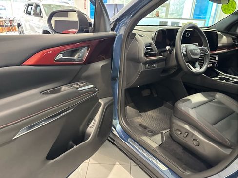 Certified 2025 Chevrolet Traverse Z71 w/ Driver Confidence Package image 8