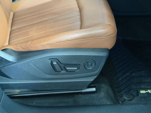 Used 2019 Audi e-tron Premium Plus image 10