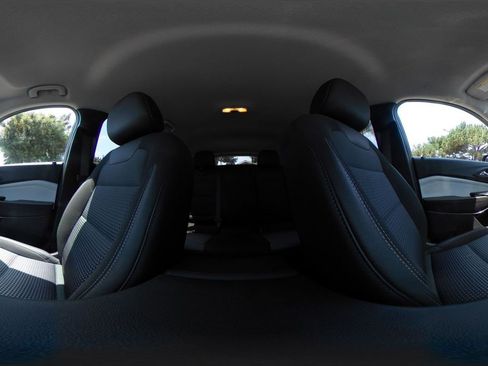 Used 2025 Chevrolet Trax LT w/ LT Convenience Package FWD image 39