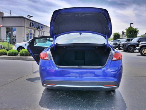 Used 2017 Chrysler 200 Limited Platinum FWD image 15