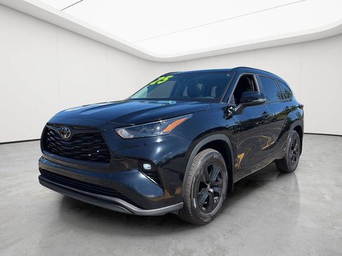 Used 2025 Toyota Highlander XLE AWD/4WD image 3