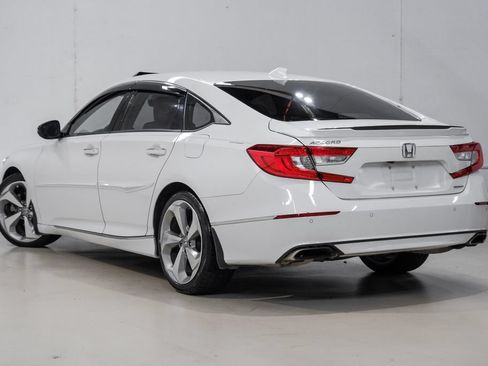 Used 2018 Honda Accord Touring image 14