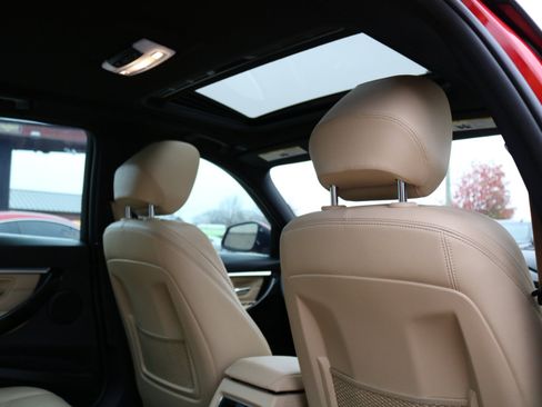 Used 2018 BMW 330i xDrive 330xi Sedan w/ Premium Package image 41