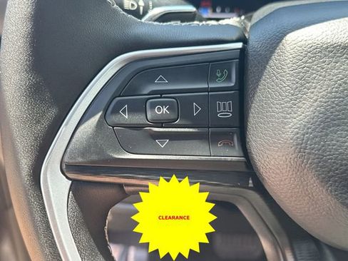 Used 2024 Jeep Grand Cherokee Altitude RWD image 27