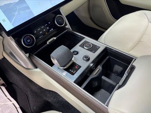 Used 2023 Land Rover Range Rover SE image 13