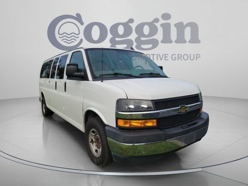 Used 2018 Chevrolet Express 3500 LT w/ LT Preferred Equipment Group RWD image 10