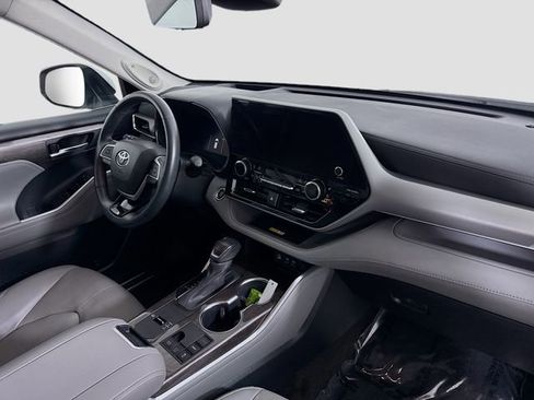 Used 2023 Toyota Highlander Platinum FWD image 30