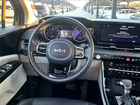 Used 2024 Kia Carnival EX image 6