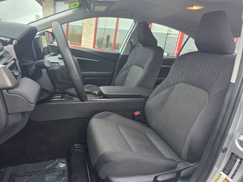 Used 2025 Toyota Camry LE image 9