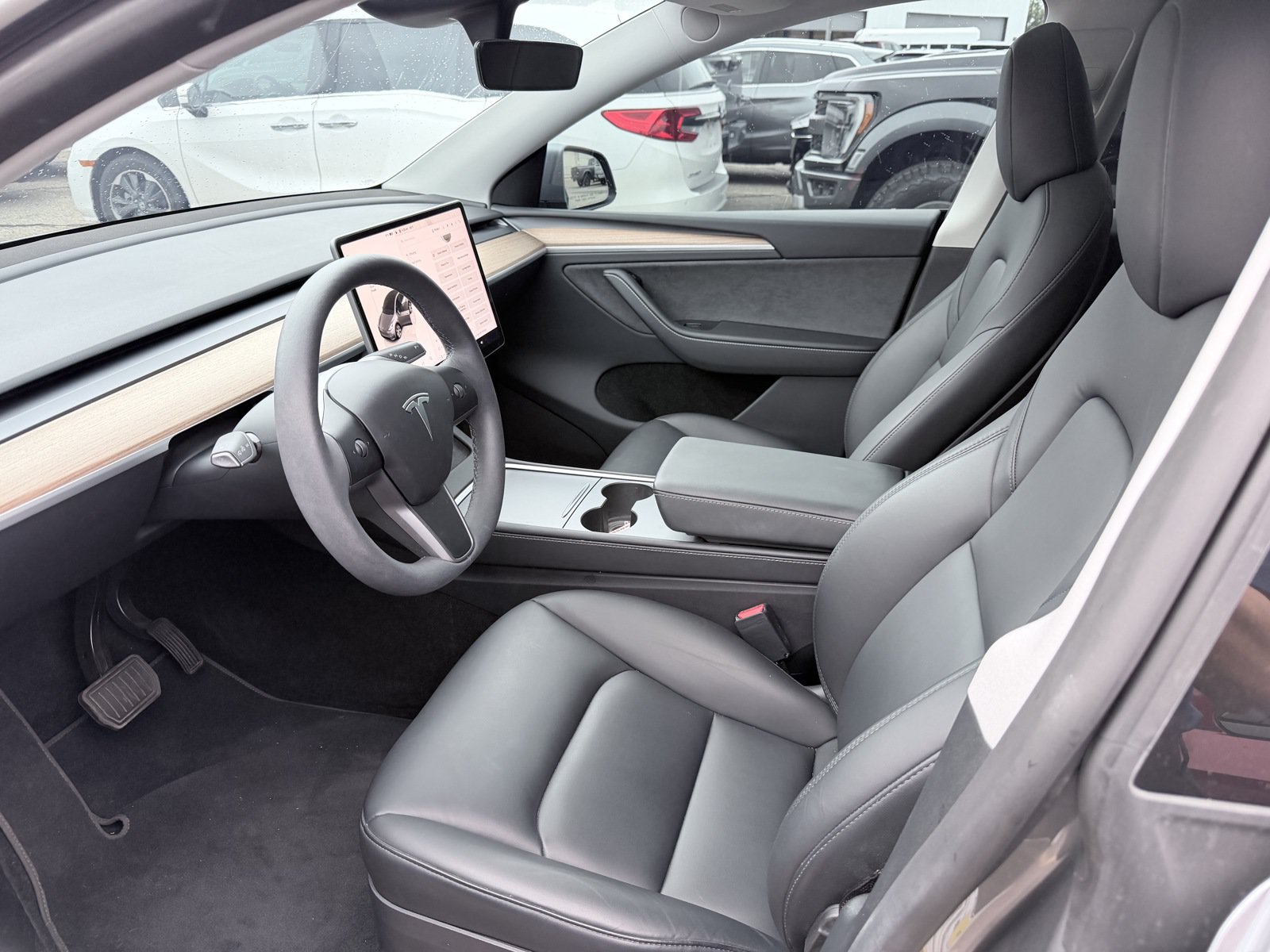Used 2024 Tesla Model Y Long Range AWD/4WD image 2