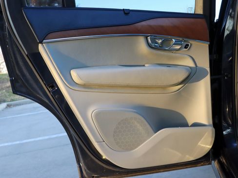 Used 2016 Volvo XC90 T6 Inscription w/ Vision Package image 12