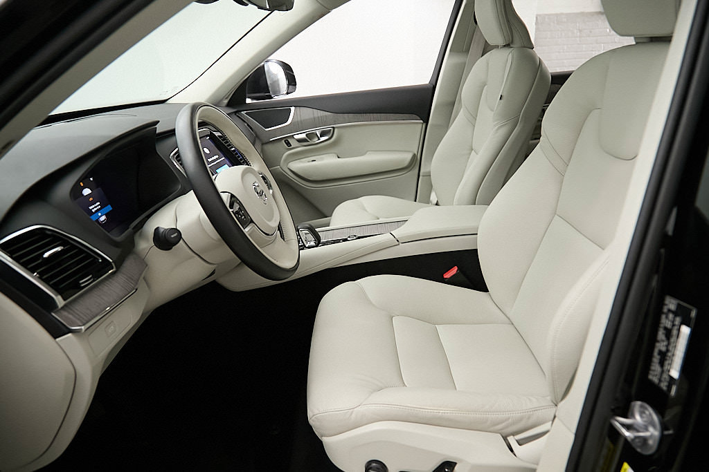 Certified 2024 Volvo XC90 B5 Plus w/ Protection Package Premier AWD/4WD image 19