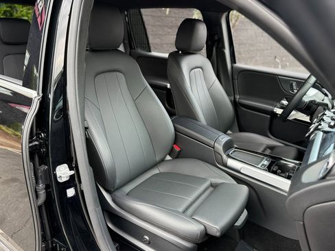 Used 2024 Mercedes-Benz GLB 250 4MATIC image 34