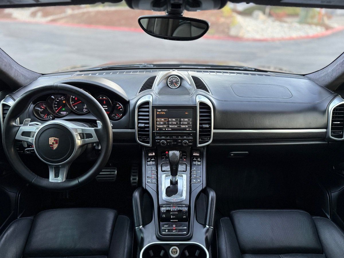 Used 2014 Porsche Cayenne Turbo S AWD/4WD image 23