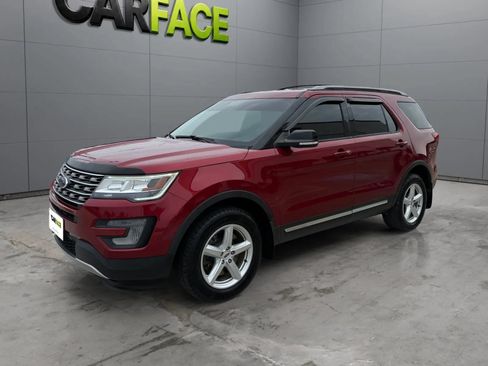 Used 2017 Ford Explorer XLT w/ Equipment Group 202A AWD/4WD image 6