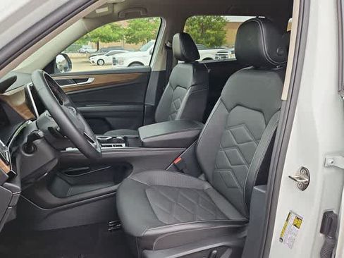 Used 2024 Volkswagen Atlas SE AWD/4WD image 14