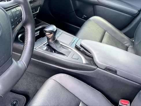 Used 2020 Lexus UX 200 w/ Premium Package FWD image 15