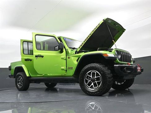 Used 2025 Jeep Gladiator Rubicon AWD/4WD image 42