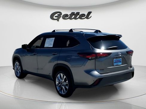 Used 2025 Toyota Highlander Limited image 3
