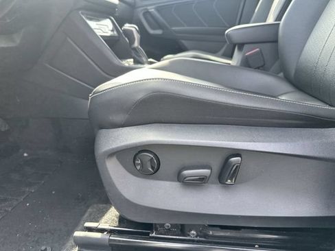Used 2024 Volkswagen Tiguan SE AWD/4WD image 16