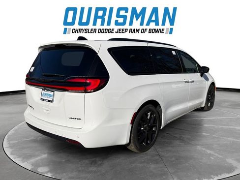 New 2026 Chrysler Pacifica Limited w/ Uconnect Theater Family Group image 6