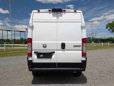 Used 2026 RAM ProMaster 2500 w/ Convenience Group FWD image 9