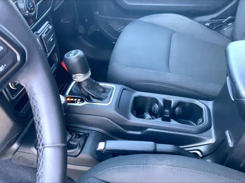 Used 2019 Jeep Wrangler Unlimited Sport S AWD/4WD image 17