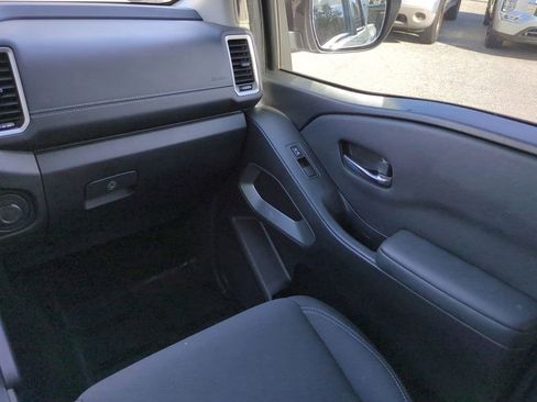 Certified 2022 Nissan Frontier SV image 17