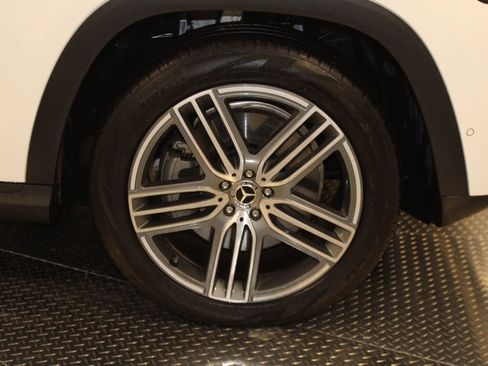 Certified 2025 Mercedes-Benz GLS 450 4MATIC image 23