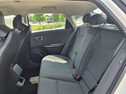 Used 2025 Kia K4 FWD image 18