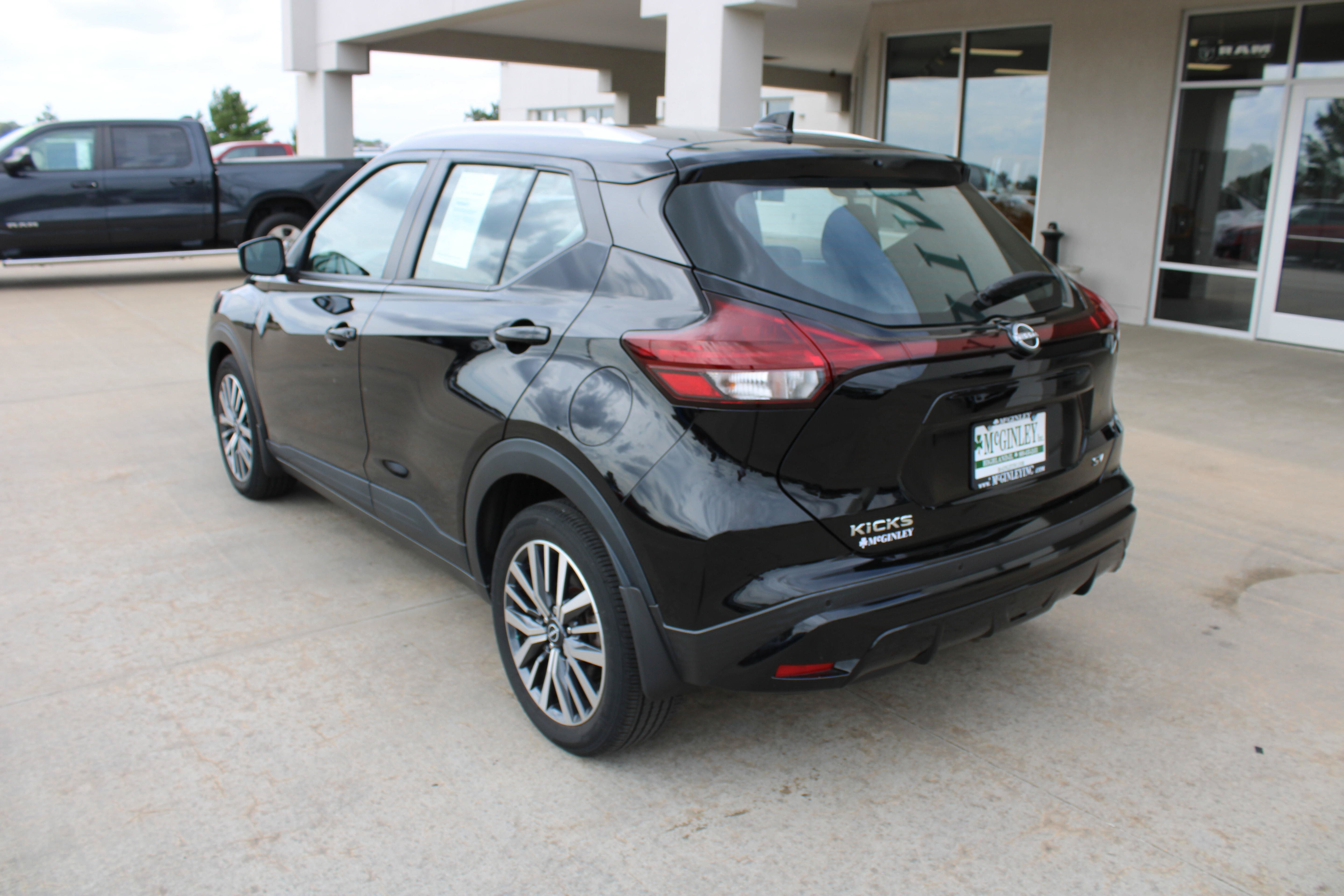 Used 2023 Nissan Kicks SV FWD image 9
