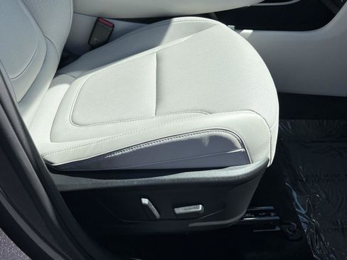 Certified 2025 Hyundai Tucson Limited AWD/4WD image 18