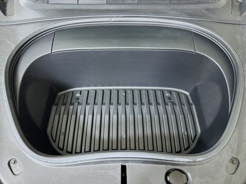 Used 2024 Tesla Model 3 image 33