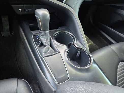 Used 2018 Toyota Camry SE w/ Audio Package FWD image 13