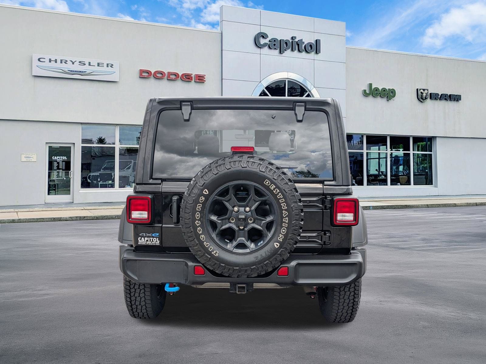 Used 2023 Jeep Wrangler Unlimited w/ Cold Weather Group AWD/4WD image 5