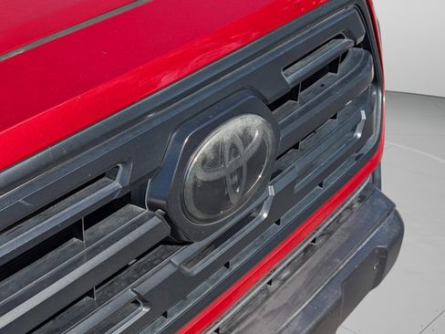 Used 2018 Toyota Tacoma SR image 12