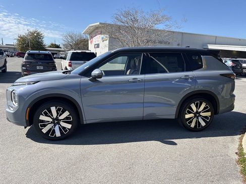 New 2026 Mitsubishi Outlander SEL FWD image 2