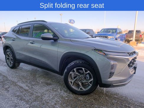 Used 2025 Chevrolet Trax LT image 12