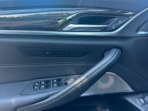 Used 2019 BMW 540i w/ Executive Package RWD image 12