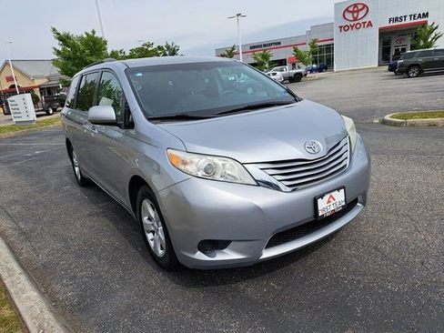 Used 2016 Toyota Sienna LE FWD image 5