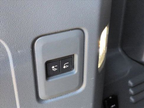 Used 2020 Land Rover Defender 110 HSE AWD/4WD image 11