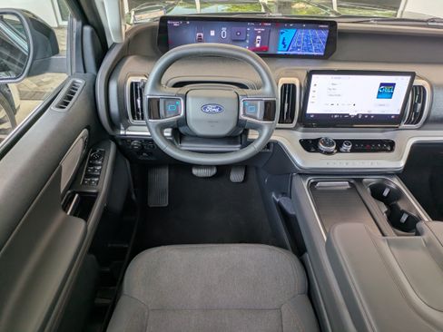 Used 2025 Ford Expedition Max Active AWD/4WD image 18