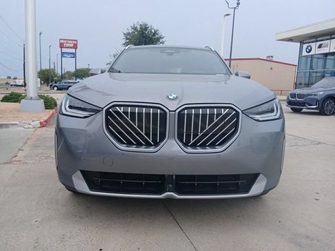 Used 2025 BMW X3 xDrive30i AWD/4WD image 2