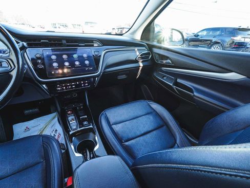 Used 2022 Chevrolet Bolt EUV LT w/ Convenience Package image 38