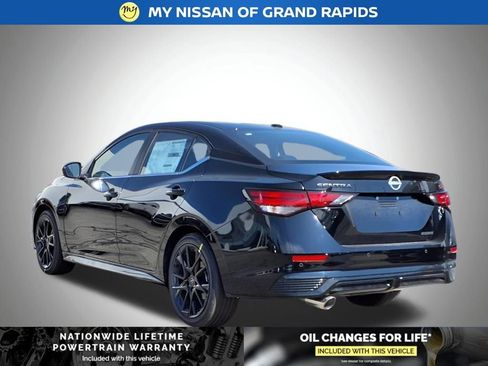 New 2025 Nissan Sentra SR w/ Midnight Edition image 8