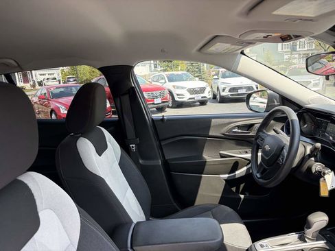Used 2024 Chevrolet Trax LS FWD image 29