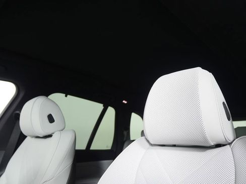 Used 2026 BMW X5 xDrive50e w/ M Sport Package image 12