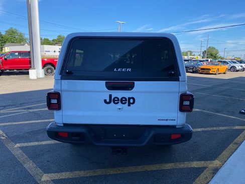 Used 2025 Jeep Gladiator Overland AWD/4WD image 5