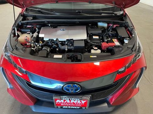 Used 2018 Toyota Prius Prime Premium w/ Carpet Mat Package FWD image 9