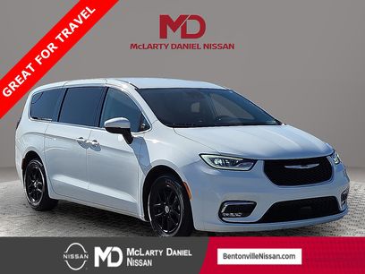 Used 2023 Chrysler Pacifica Touring-L